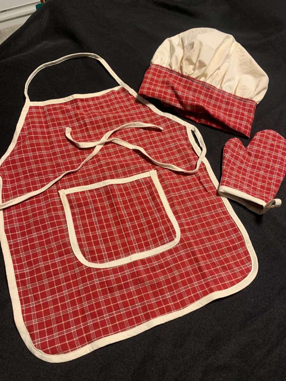 Photo de la création : Set Petit chef - Tablier, toque et manique